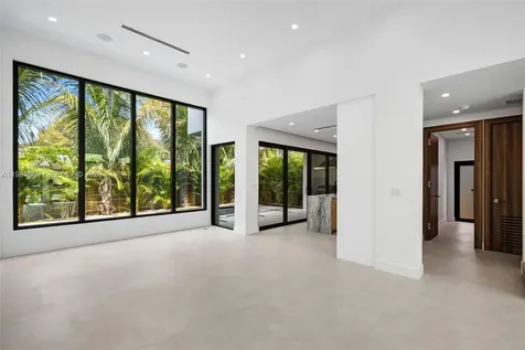 569 NW 44th Street Miami FL 33127