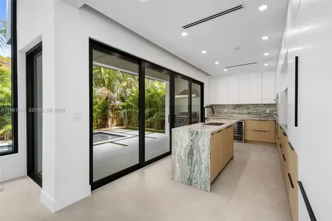 569 NW 44th Street Miami FL 33127