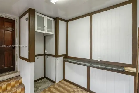 2166 NW 18th Street Miami FL 33125