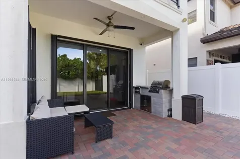 3407 W 99th Place Hialeah FL 33018