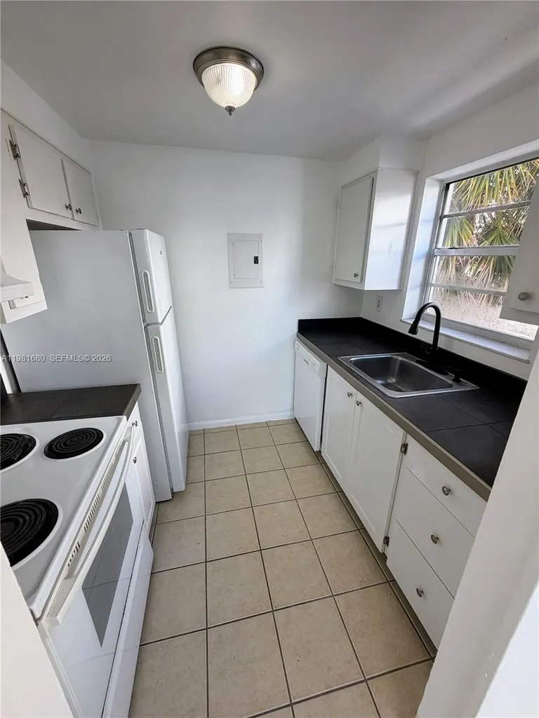 2001 Bay Drive Miami Beach FL 33141