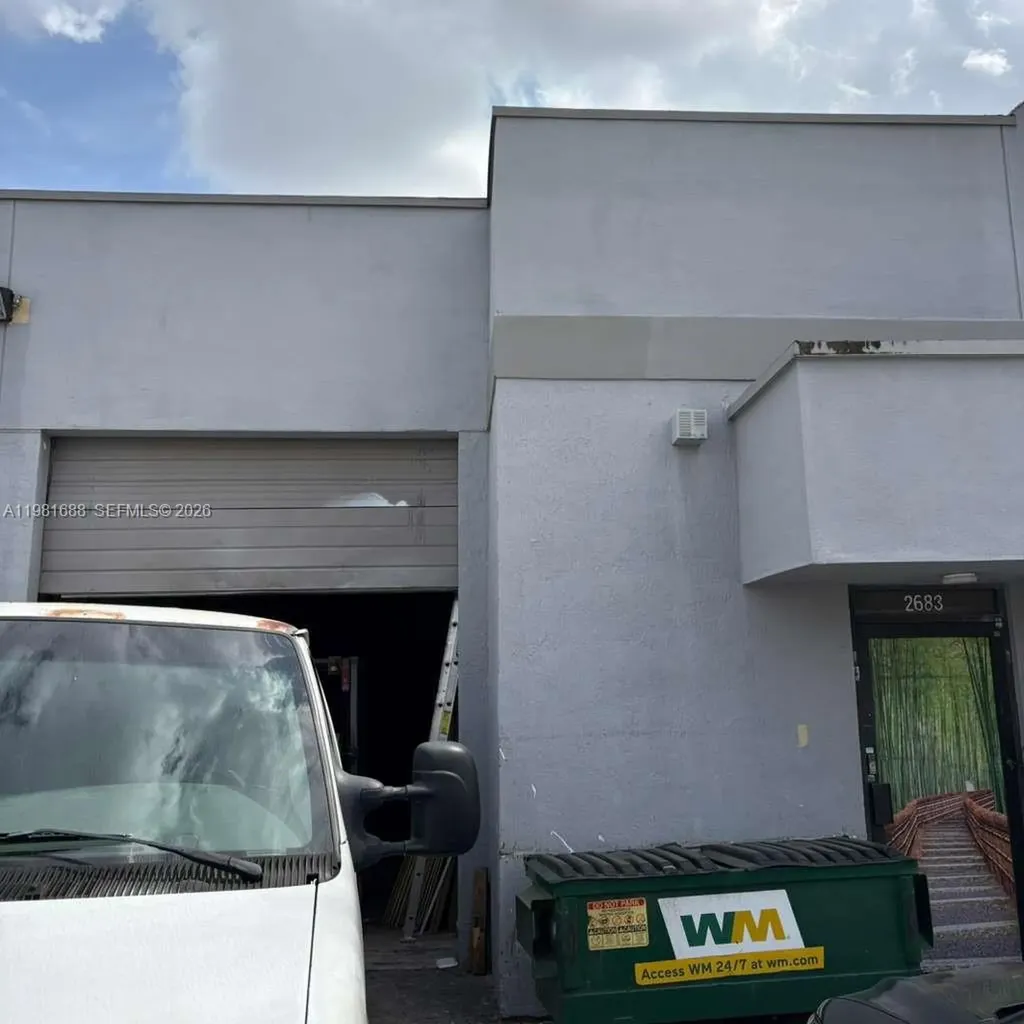 2683 76 Hialeah FL 33016