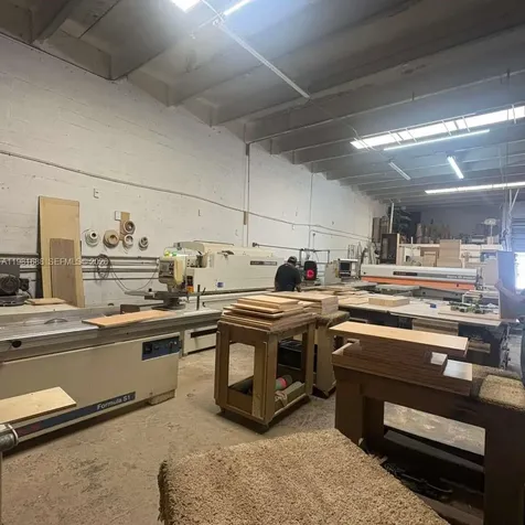 2683 76 Hialeah FL 33016