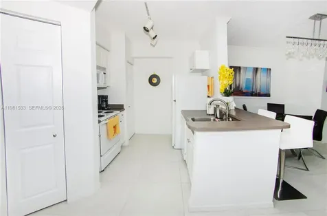 17145 N Bay Road Sunny Isles Beach FL 33160