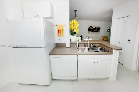 17145 N Bay Road Sunny Isles Beach FL 33160