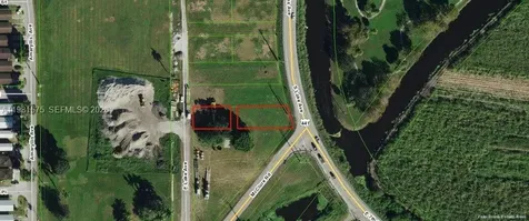 636 S Lake Avenue Pahokee FL 33476
