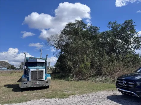 636 S Lake Avenue Pahokee FL 33476