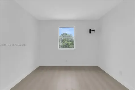 1355 Seaview North Lauderdale FL 33068