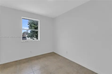 1355 Seaview North Lauderdale FL 33068