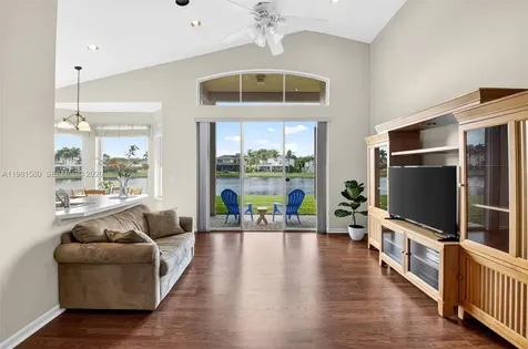 6595 Jackie Way Lake Worth FL 33467