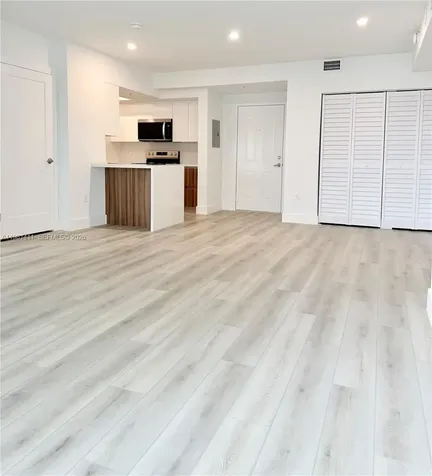 5077 NW 7th Street Miami FL 33126