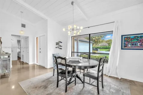 211 SW 87th Terrace Plantation FL 33324