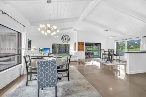211 SW 87th Terrace Plantation FL 33324