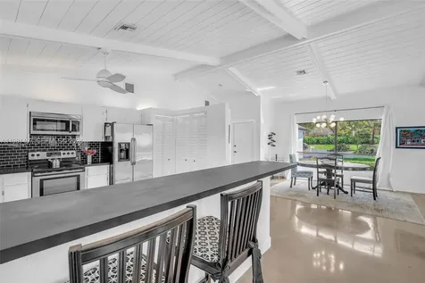 211 SW 87th Terrace Plantation FL 33324