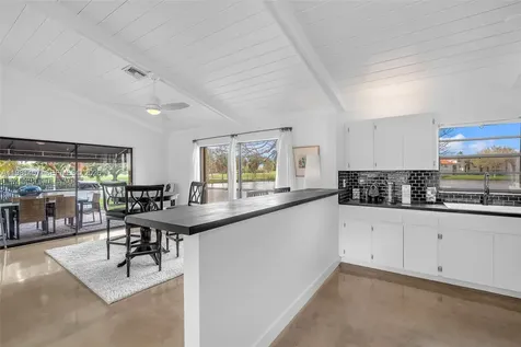 211 SW 87th Terrace Plantation FL 33324