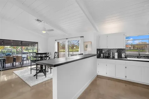 211 SW 87th Terrace Plantation FL 33324
