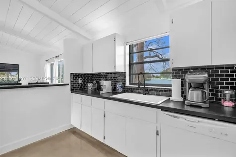 211 SW 87th Terrace Plantation FL 33324