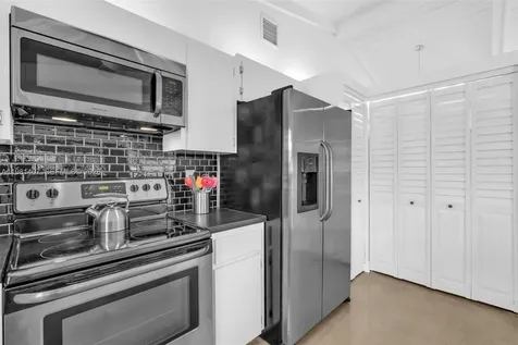 211 SW 87th Terrace Plantation FL 33324