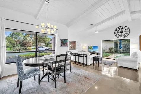 211 SW 87th Terrace Plantation FL 33324