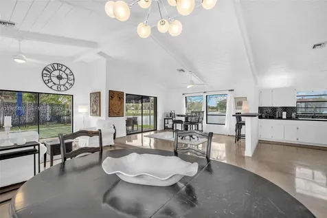 211 SW 87th Terrace Plantation FL 33324