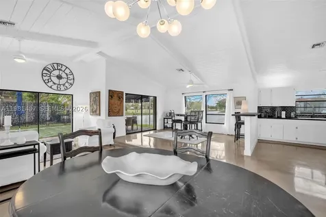 211 SW 87th Terrace Plantation FL 33324