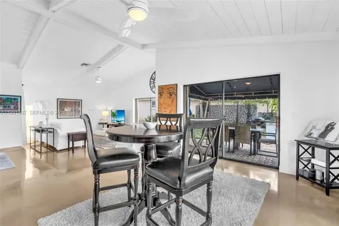 211 SW 87th Terrace Plantation FL 33324