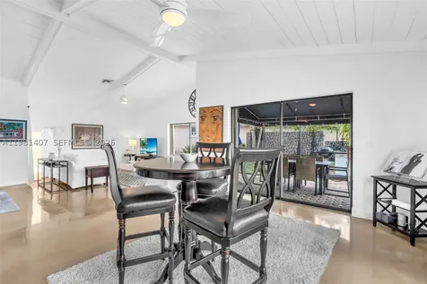 211 SW 87th Terrace Plantation FL 33324