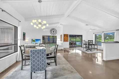 211 SW 87th Terrace Plantation FL 33324