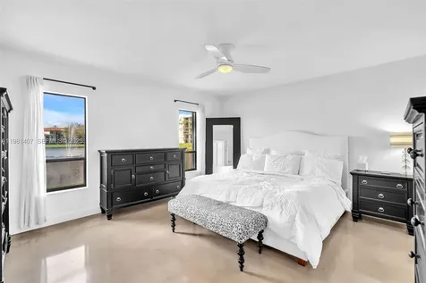 211 SW 87th Terrace Plantation FL 33324