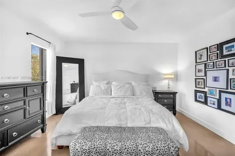 211 SW 87th Terrace Plantation FL 33324