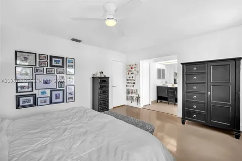 211 SW 87th Terrace Plantation FL 33324