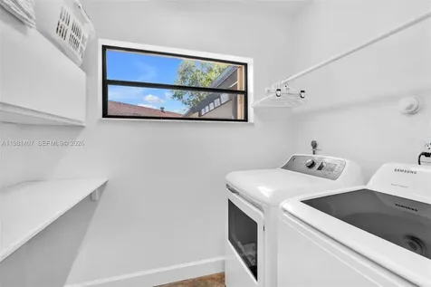 211 SW 87th Terrace Plantation FL 33324