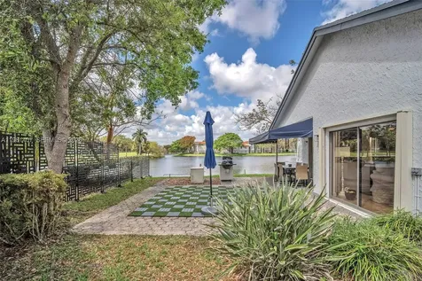 211 SW 87th Terrace Plantation FL 33324
