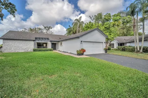 211 SW 87th Terrace Plantation FL 33324