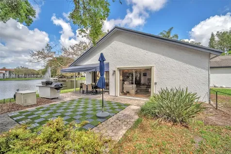 211 SW 87th Terrace Plantation FL 33324