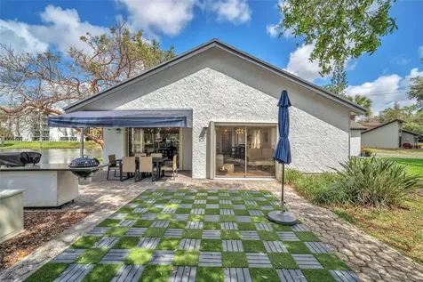 211 SW 87th Terrace Plantation FL 33324