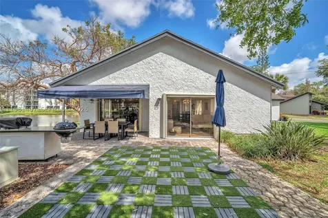 211 SW 87th Terrace Plantation FL 33324