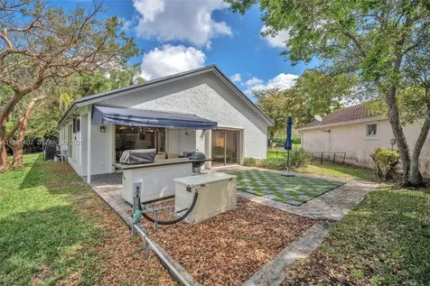 211 SW 87th Terrace Plantation FL 33324