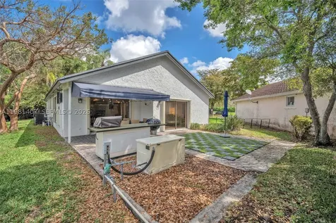 211 SW 87th Terrace Plantation FL 33324