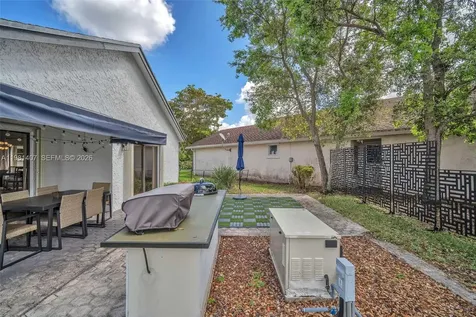 211 SW 87th Terrace Plantation FL 33324
