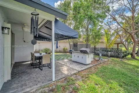 211 SW 87th Terrace Plantation FL 33324