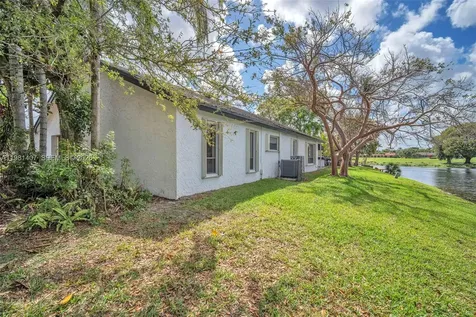 211 SW 87th Terrace Plantation FL 33324