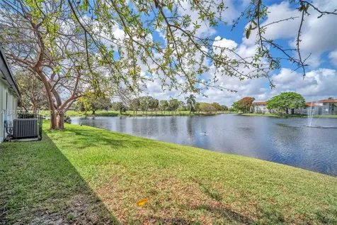211 SW 87th Terrace Plantation FL 33324