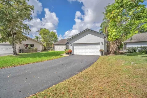 211 SW 87th Terrace Plantation FL 33324