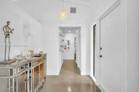 211 SW 87th Terrace Plantation FL 33324