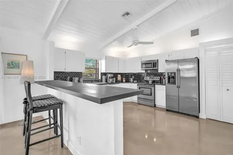 211 SW 87th Terrace Plantation FL 33324