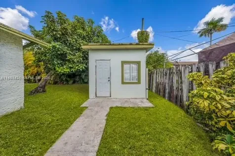 1675 NW 2nd Street Miami FL 33125