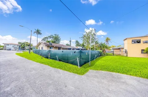 1675 NW 2nd Street Miami FL 33125