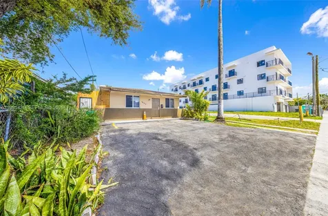 1675 NW 2nd Street Miami FL 33125