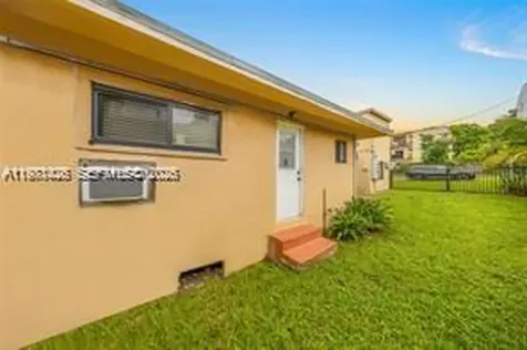 1675 NW 2nd Street Miami FL 33125